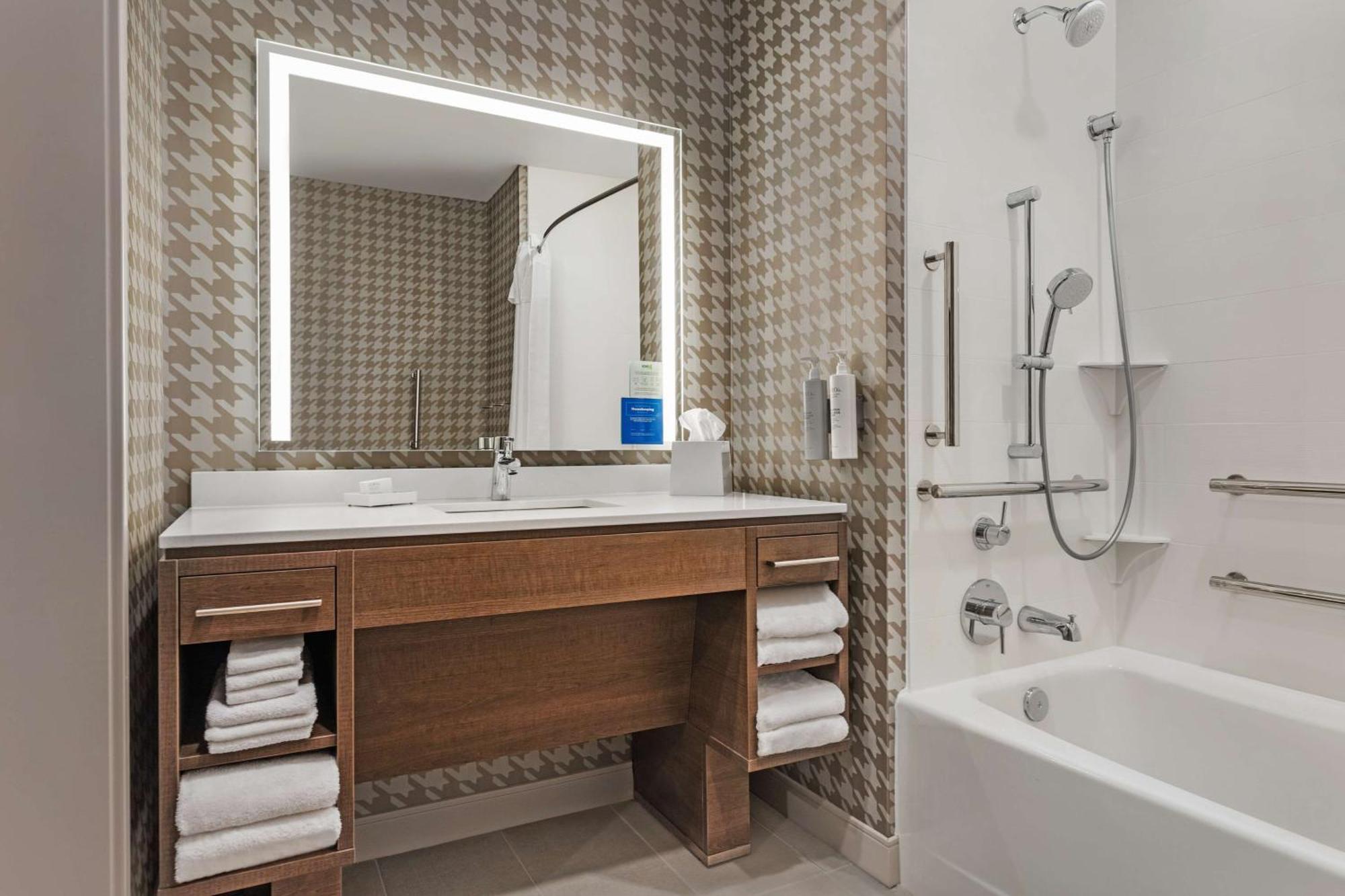 Home2 Suites By Hilton Cedar Rapids Westdale ภายนอก รูปภาพ