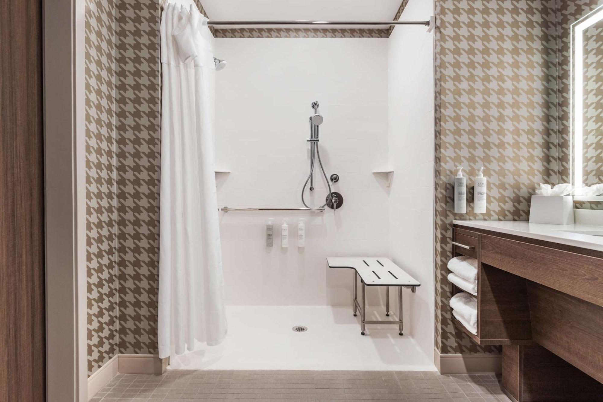 Home2 Suites By Hilton Cedar Rapids Westdale ภายนอก รูปภาพ