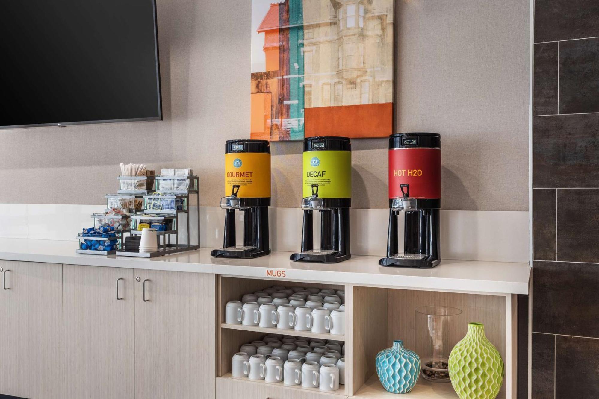 Home2 Suites By Hilton Cedar Rapids Westdale ภายนอก รูปภาพ