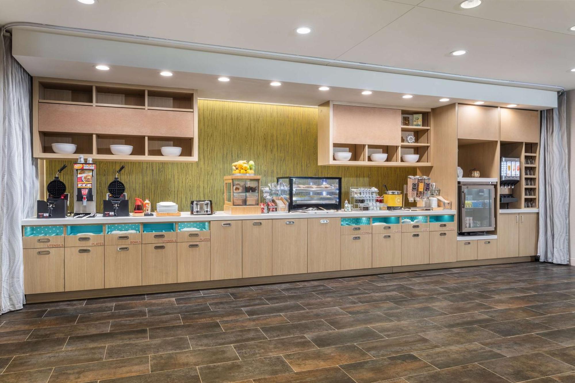 Home2 Suites By Hilton Cedar Rapids Westdale ภายนอก รูปภาพ